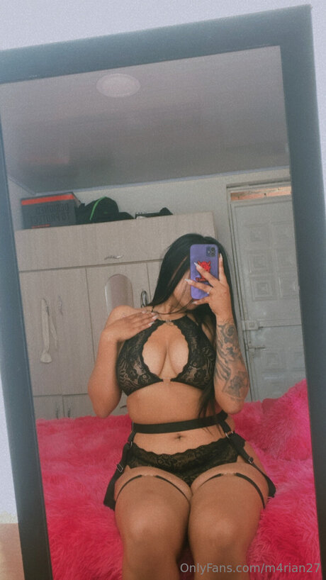 M4rian27 erotic actress pics