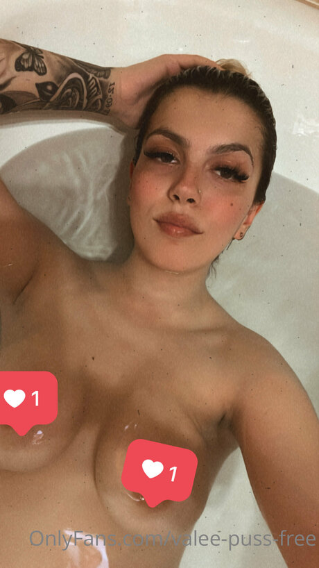 Valentinagoleafree model xxx photo