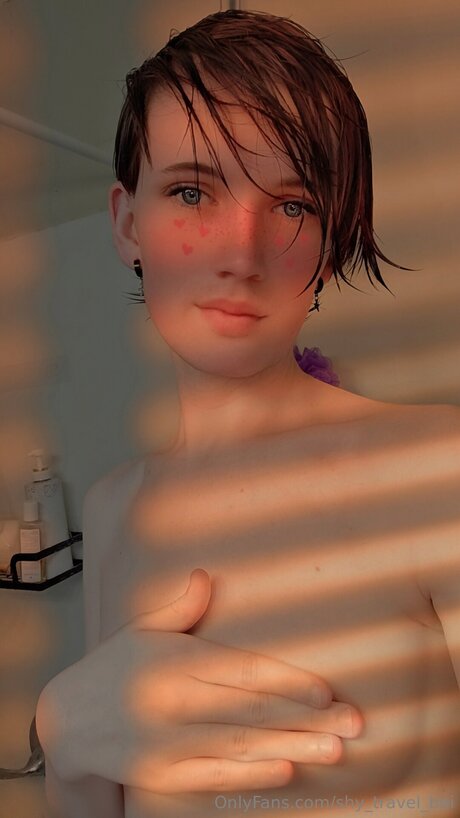 Shy Travel Boi pretty model img