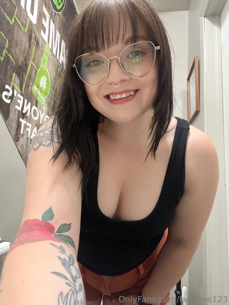 Ladybee123 nudes star image