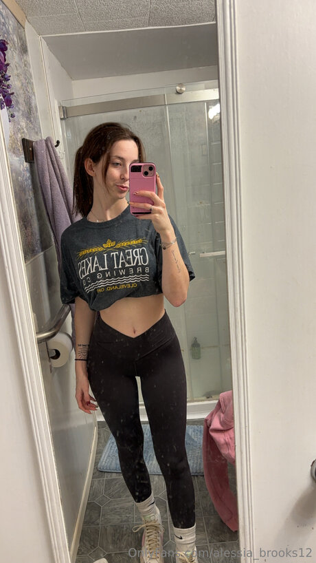 Alessia Brooks12 model sexy image
