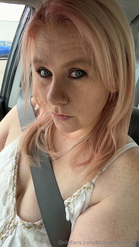 Blueyedkitten77 model hot img