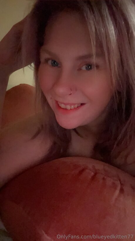 Blueyedkitten77 exclusive pornstar photo