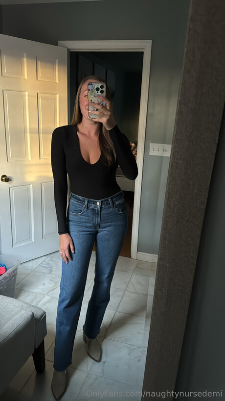 Naughtynursedemi star picture