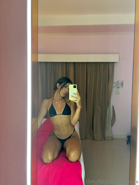 Cleo X star naked photo