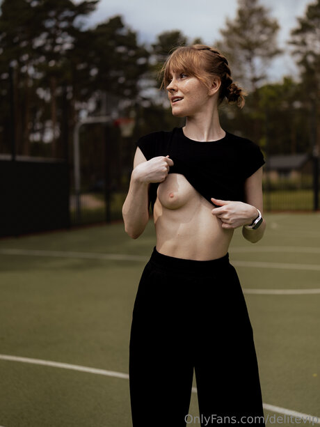 Delitevip exclusive model image