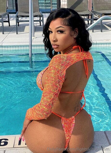 Lightskinkimmm pornstar sexy photo
