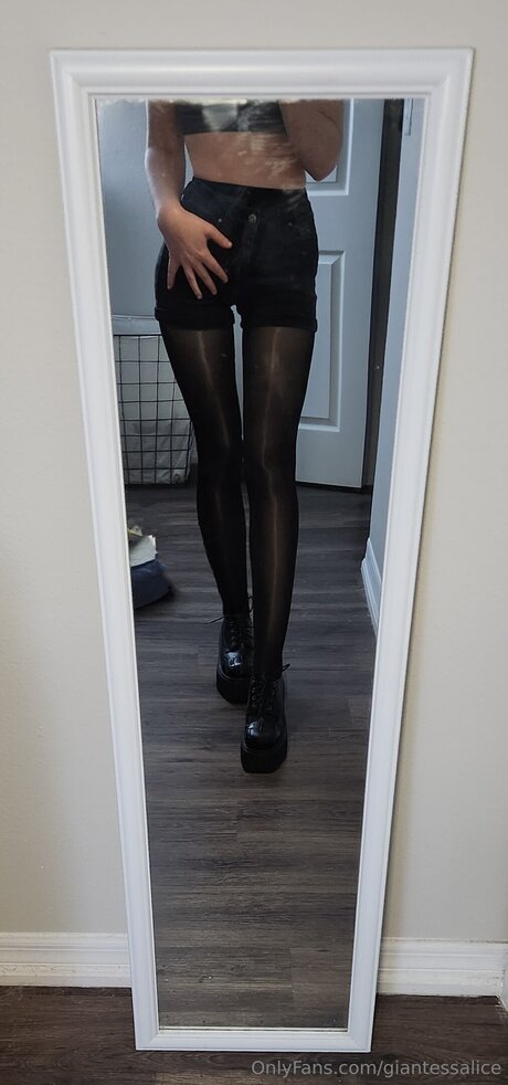 Giantessalice star pornographic pictures