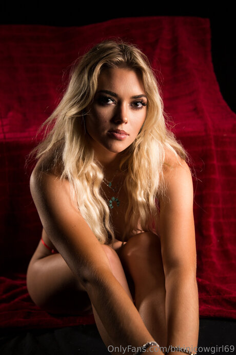 Bikinicowgirl69 pornstar img