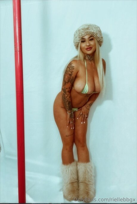 Riellebbgx model xxx picture