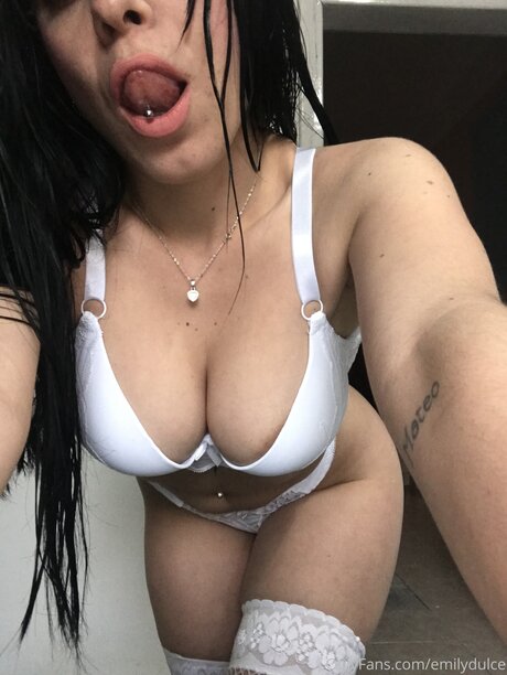 Emilydulce star pornographic pic