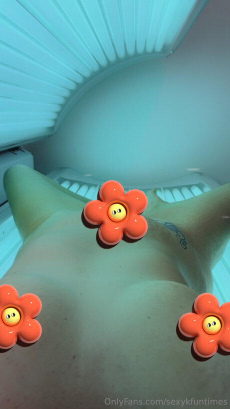 Sexykfuntimes hot star photo