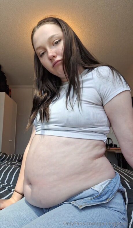 Gainingbunny model porn pic