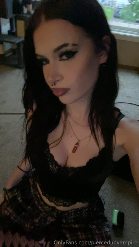 Piercedupvampire hot pornstar pic