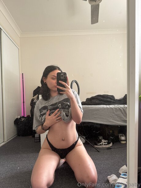 Avie Baby model nude archive
