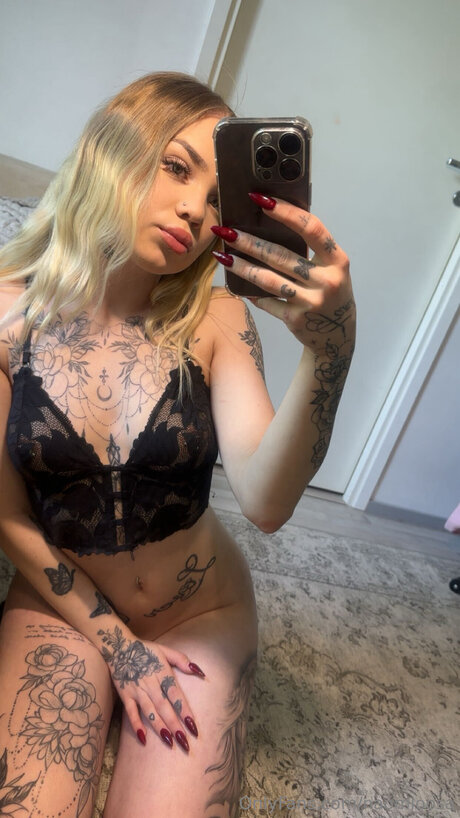 Naomioosa model top archive