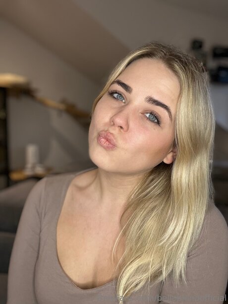 Bellablondofficial star nude images