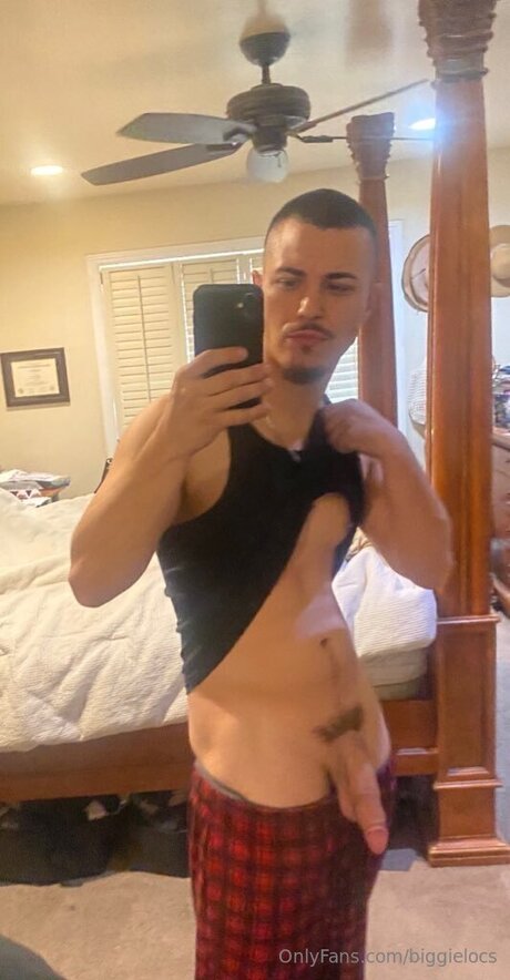 Biggielocs pornographic model pic