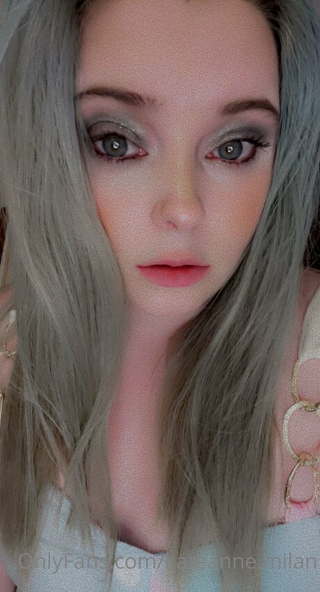 Kateanne Milan top model image