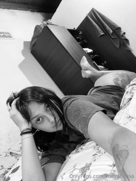 Sisifrancesa nude model picture