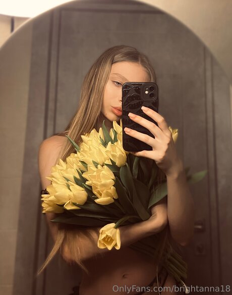 Brightanna18 model adult pics