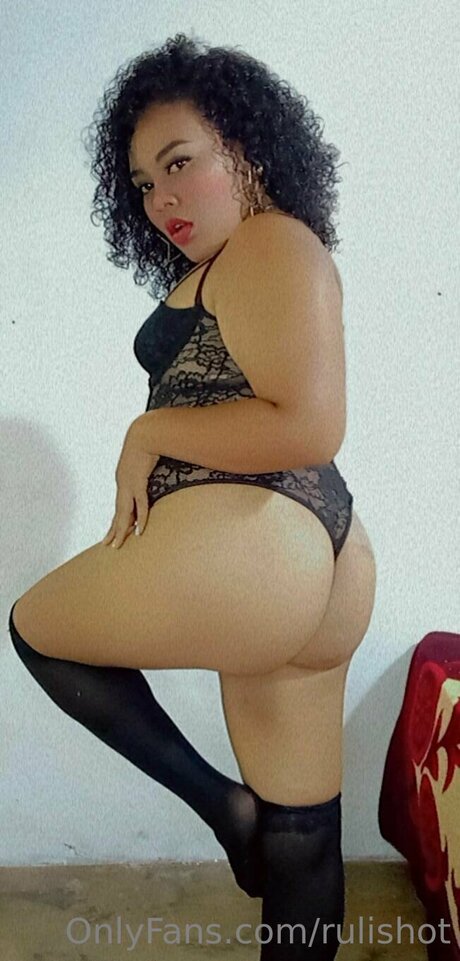 Rulishot adult model pic