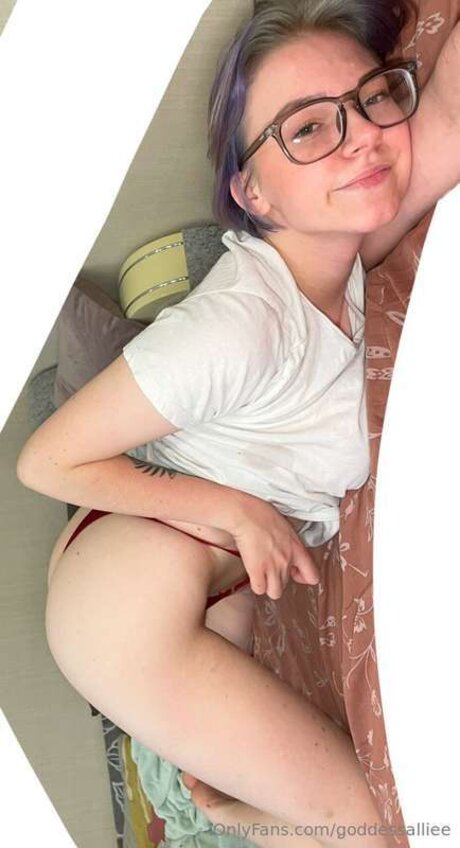 Goddessalliee model free picture