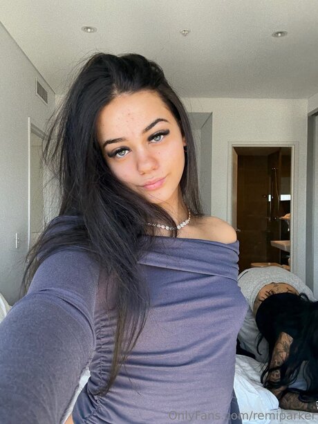 Remiparker naked model pic