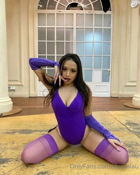Venusinab model hot image