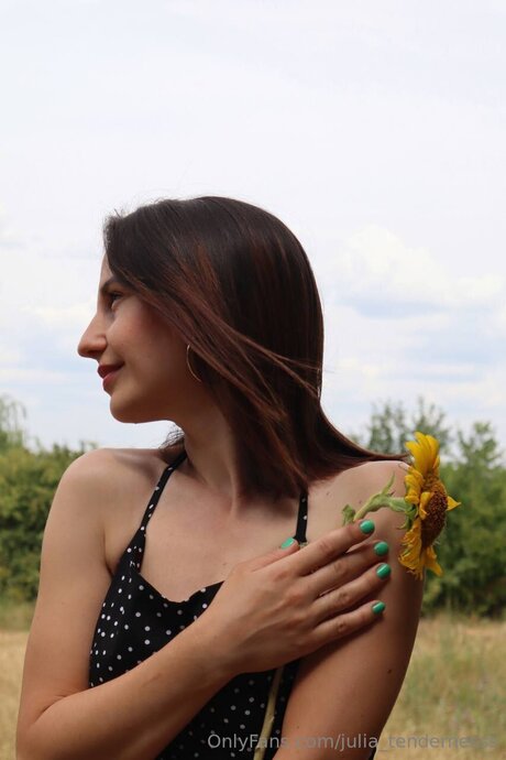 Julia Tendernesss pretty star pics
