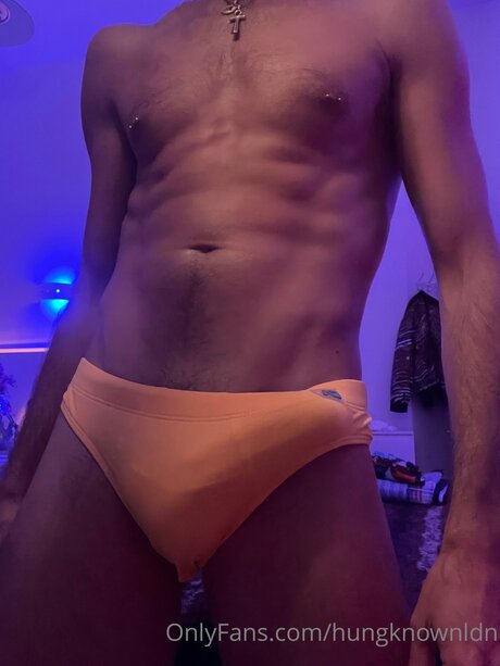 Hungknownldn pornstar naked image