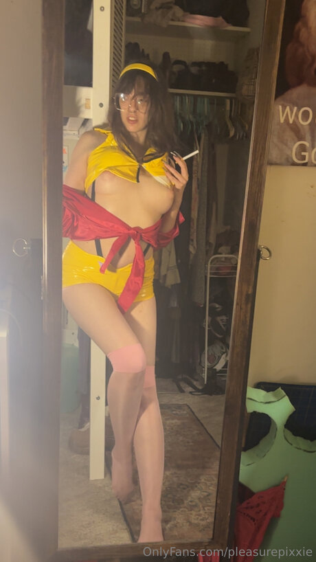 Pleasurepixxie erotic pornstar pic