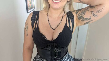 Spicypepperxx sexy actress pictures