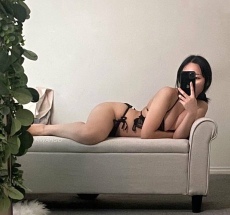 mwahgo model nude picture