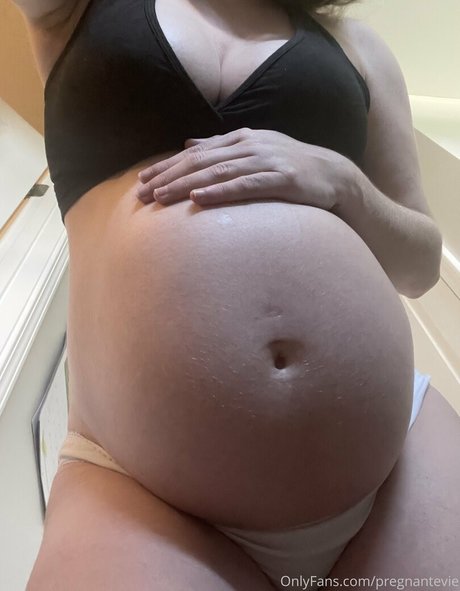hotmomevie model nude image