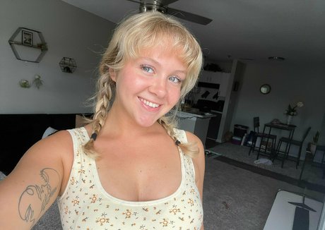 skinny petite onlyfans naked photo