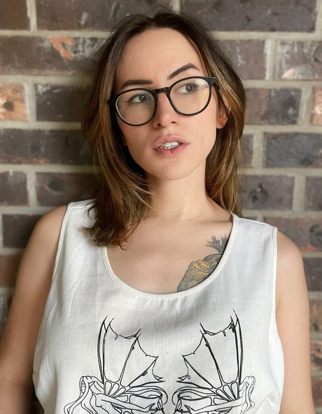 Arden Hart model sexy images