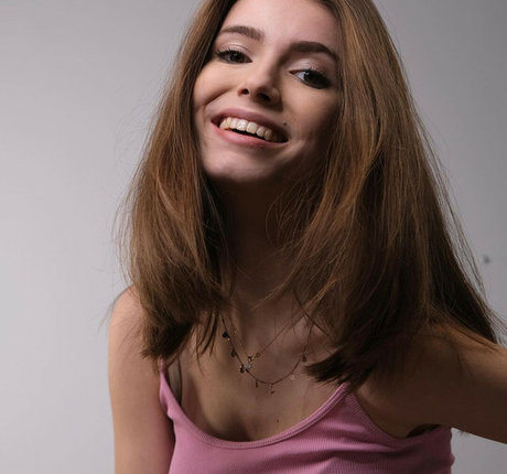 Anna Cramling art star photos
