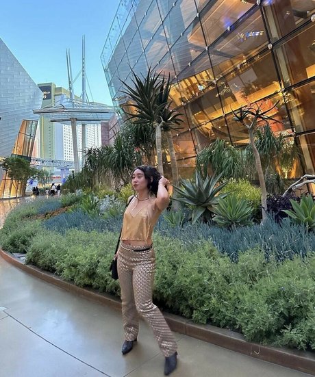 Katelyn Ohashi hd actress pictures