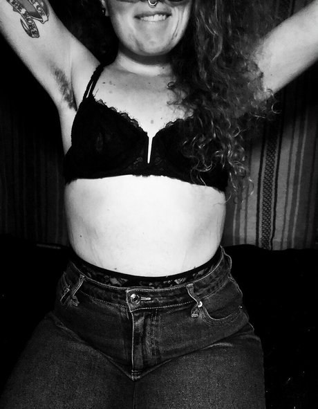 mild0ne model pornographic photo