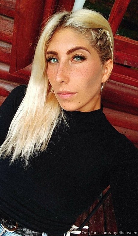 angelbetween naked pornstar image