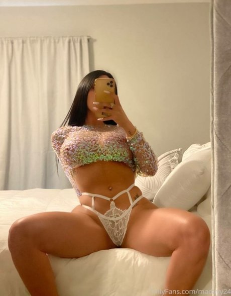 Maday Castellano hot actress images