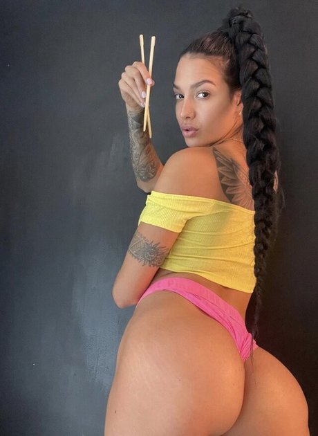 Yeinly Castro model hot pics