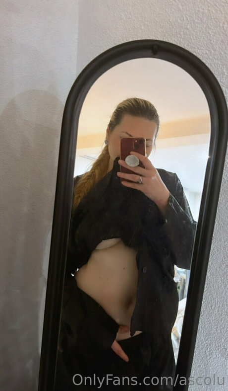 Ascolu NFT pornographic model images