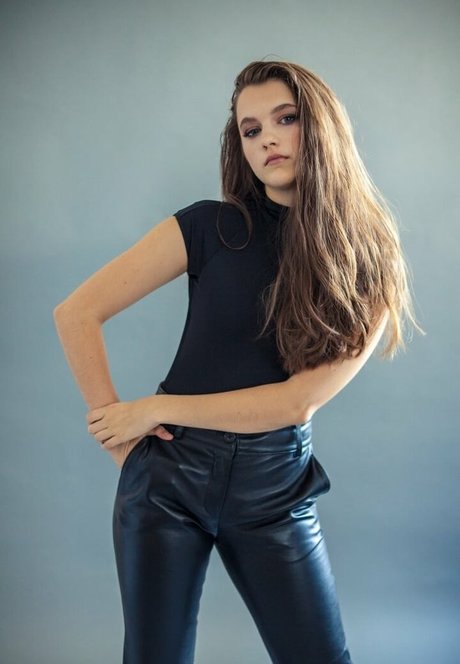 Chloe East star nude picture