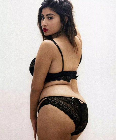 farihapriyam star naked images