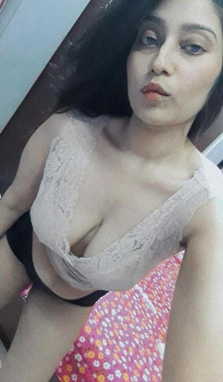 farihapriyam naked actress gallery