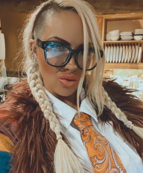 Jodie Marsh pornographic actress pics