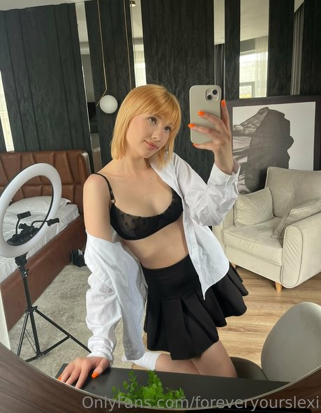 foreveryourslexi model porn pic