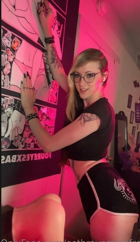 gothravemomfree pornstar pretty pic
